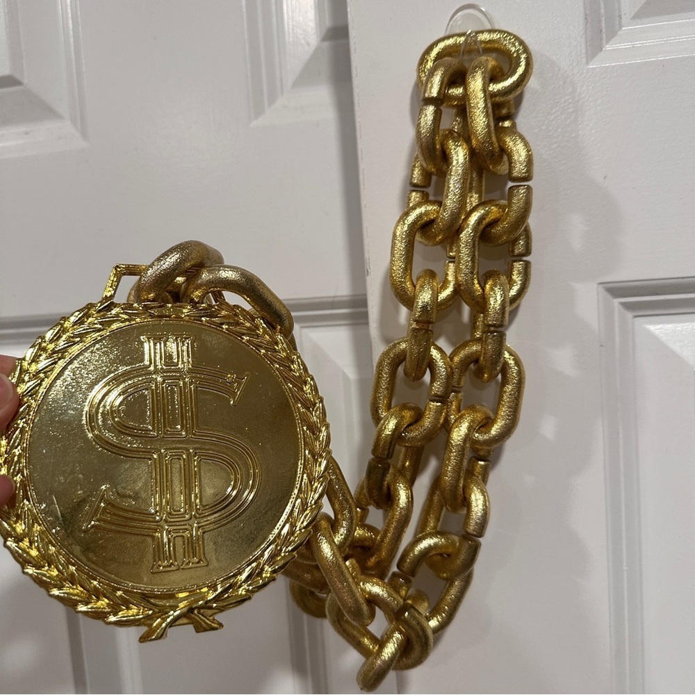 Gold plastic money necklace and chunky bracelet for Halloween - Picture 2 of 6